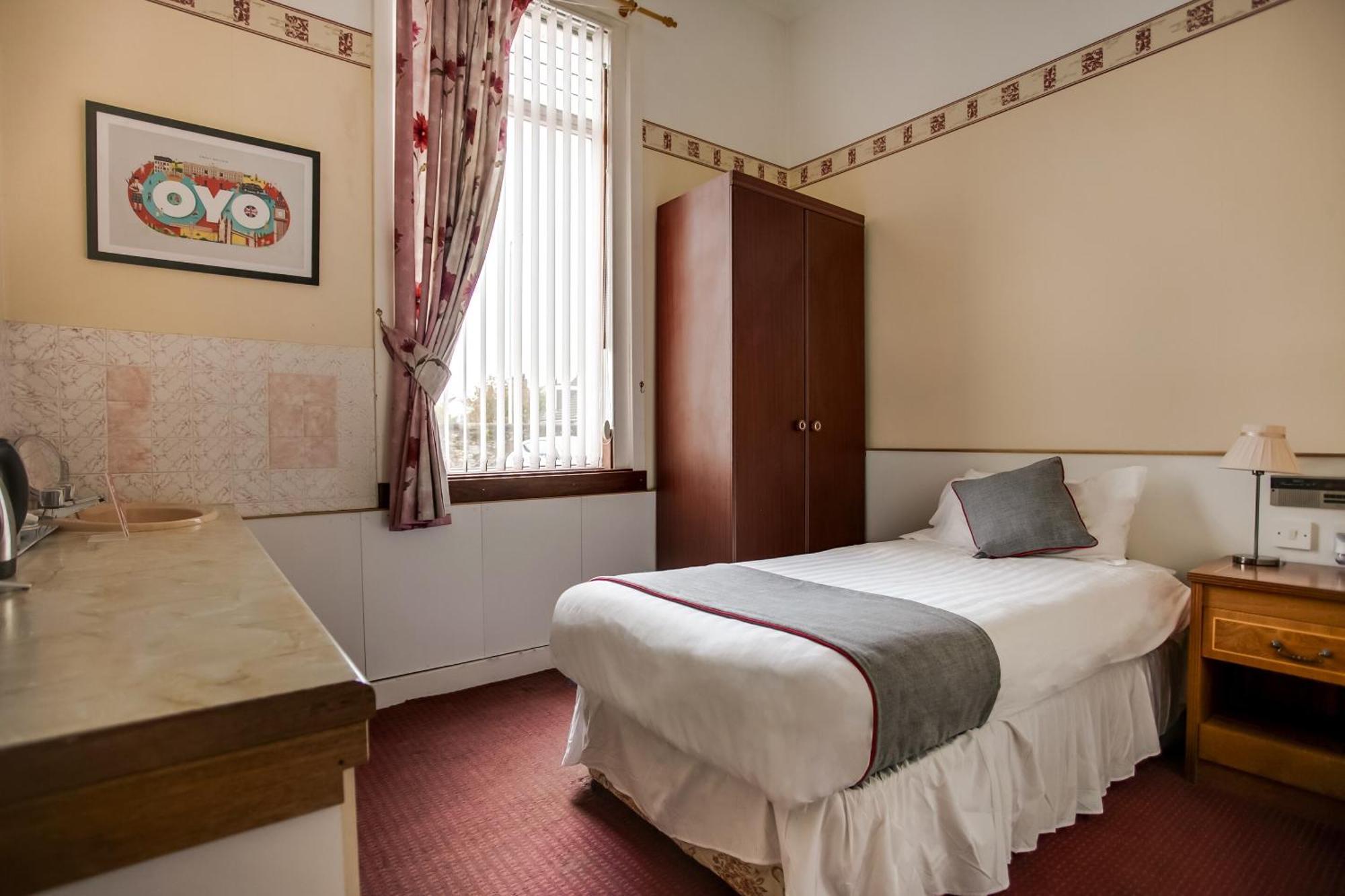 Oyo Glenpark Hotel, Ayr Central Ngoại thất bức ảnh