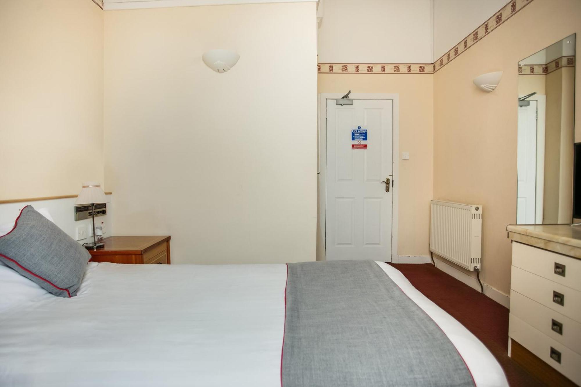 Oyo Glenpark Hotel, Ayr Central Ngoại thất bức ảnh